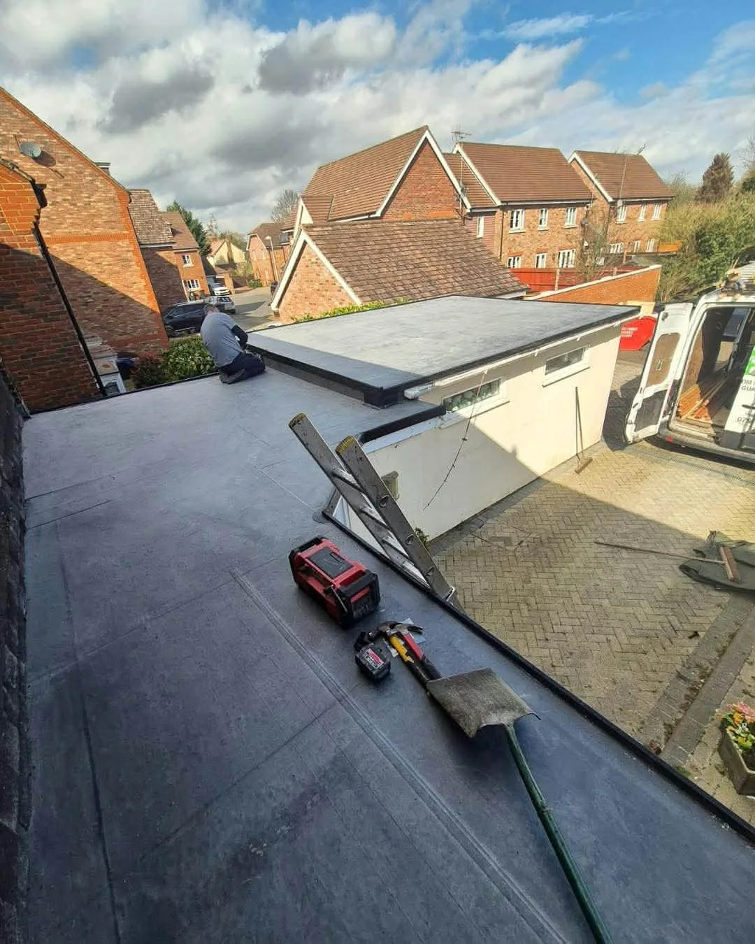 Finished flat roof covering with careful roof edge detailing